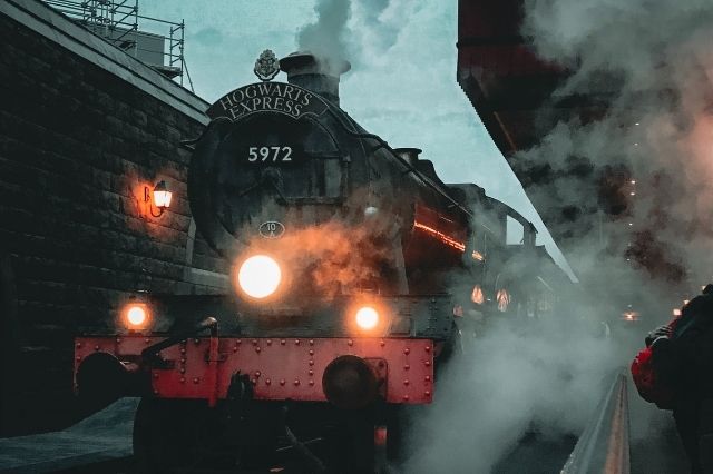 Happy-Potter-train-at-Universal-Studios-image-1