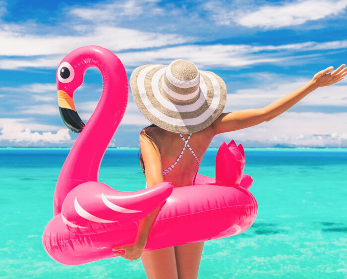 vacayvibetravel-girl-at-beach-with-flamingo-float